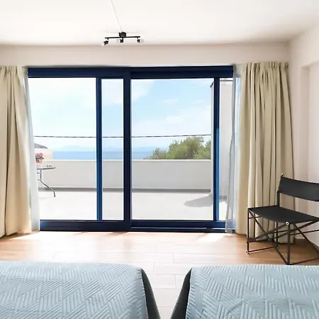 κοράλι, μεζονέτα στην παραλία λίμνης