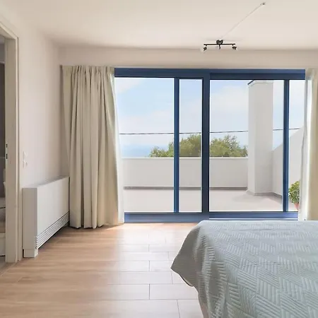 κοράλι, μεζονέτα στην παραλία λίμνης