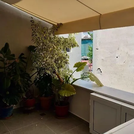 κοράλι, μεζονέτα στην παραλία λίμνης * Límni