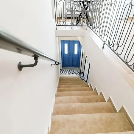 κοράλι, μεζονέτα στην παραλία λίμνης