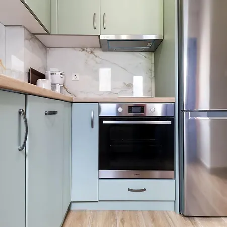 κοράλι, μεζονέτα στην παραλία λίμνης Limni (Evia)