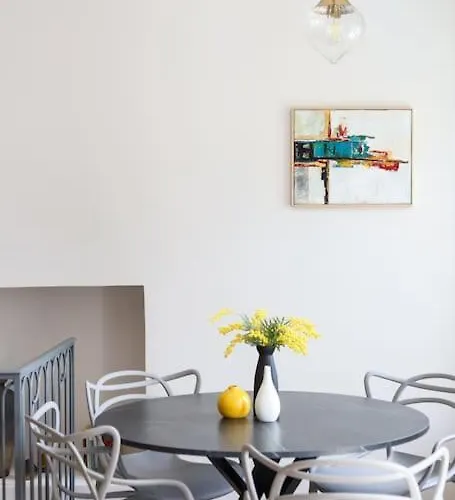 κοράλι, μεζονέτα στην παραλία λίμνης * Limni (Evia)