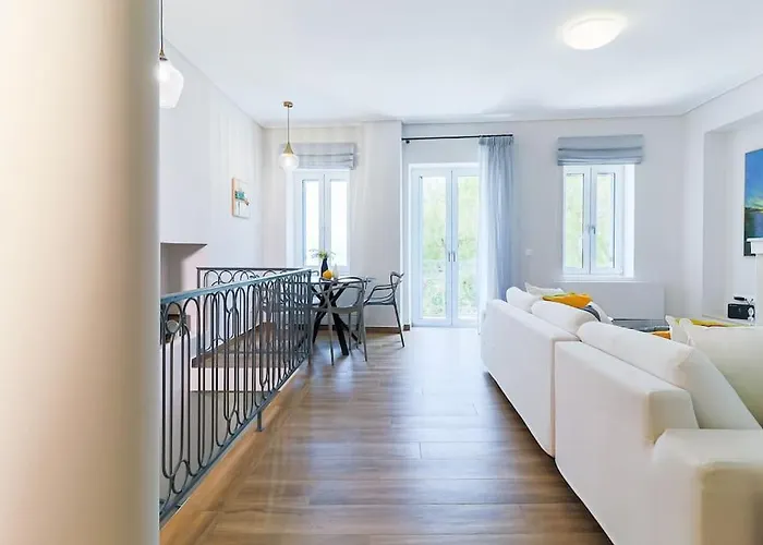 κοράλι, μεζονέτα στην παραλία λίμνης Holiday home Limni (Evia)