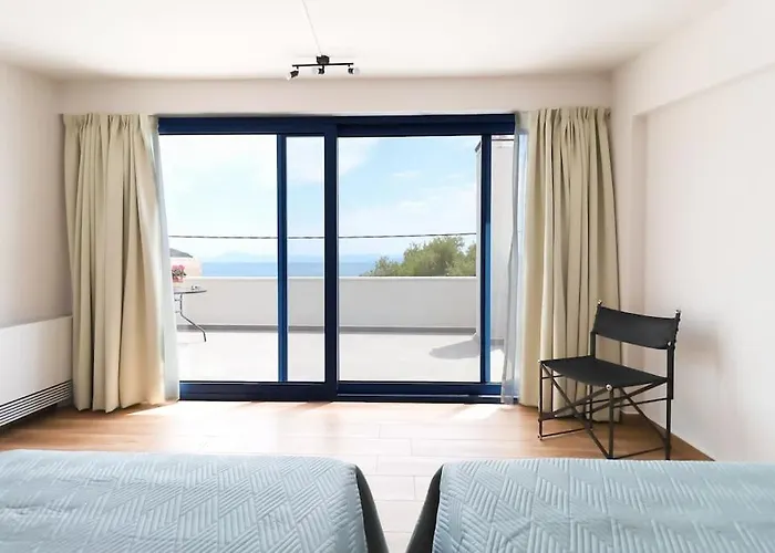 κοράλι, μεζονέτα στην παραλία λίμνης