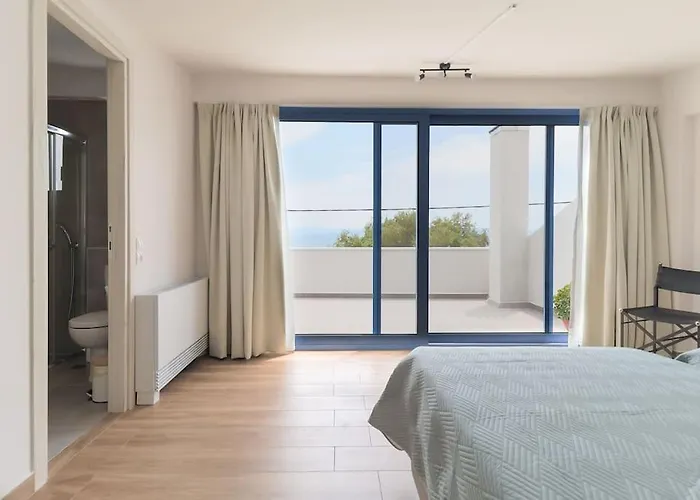 κοράλι, μεζονέτα στην παραλία λίμνης