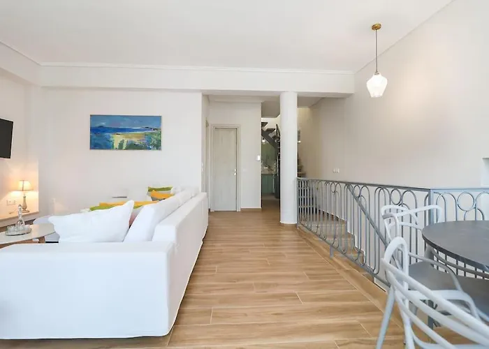 κοράλι, μεζονέτα στην παραλία λίμνης * Limni (Evia)