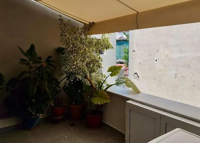 κοράλι, μεζονέτα στην παραλία λίμνης * Limni (Evia)