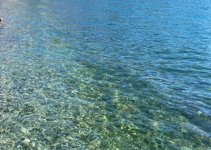 κοράλι, μεζονέτα στην παραλία λίμνης Holiday home Limni (Evia)