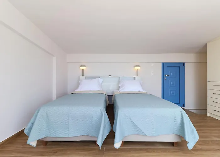 κοράλι, μεζονέτα στην παραλία λίμνης * Limni (Evia)